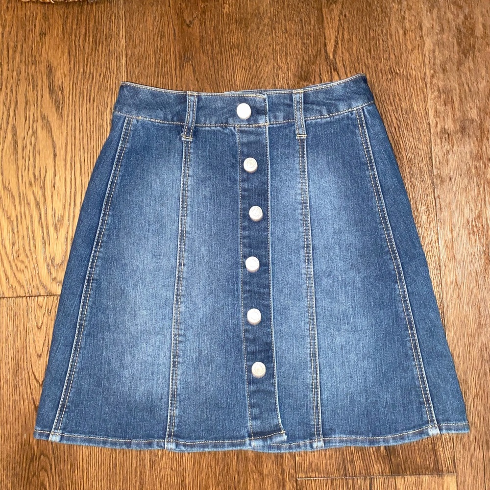 Mossimo Jean wrap skirt!! Size 2!